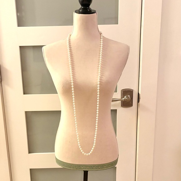 Jewelry - Elegant Long White Pearl Necklace